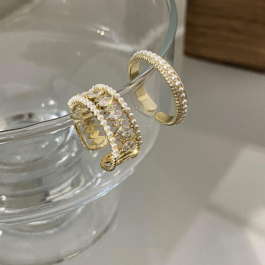 linear-gradient(45deg, #BF953F, #FCF6BA, #B38728, #FBF5B7, #AA771C)