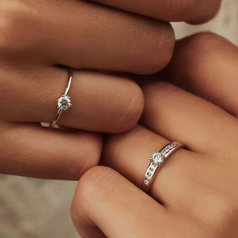 linear-gradient(45deg, #999999, #cccccc, #ffffff, #cccccc, #999999)